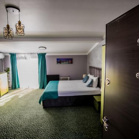 Nelana Vandrarhem Cluj-Napoca Exteriör bild