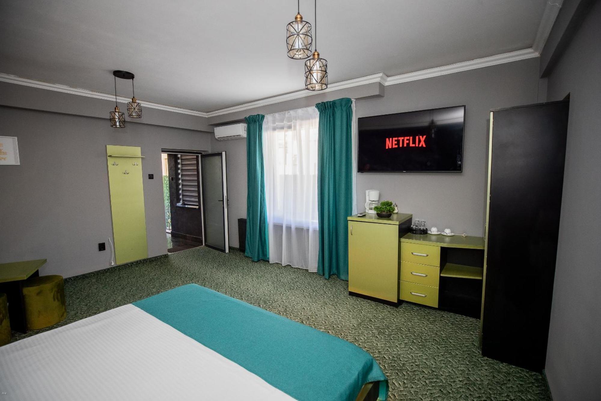 Nelana Vandrarhem Cluj-Napoca Exteriör bild