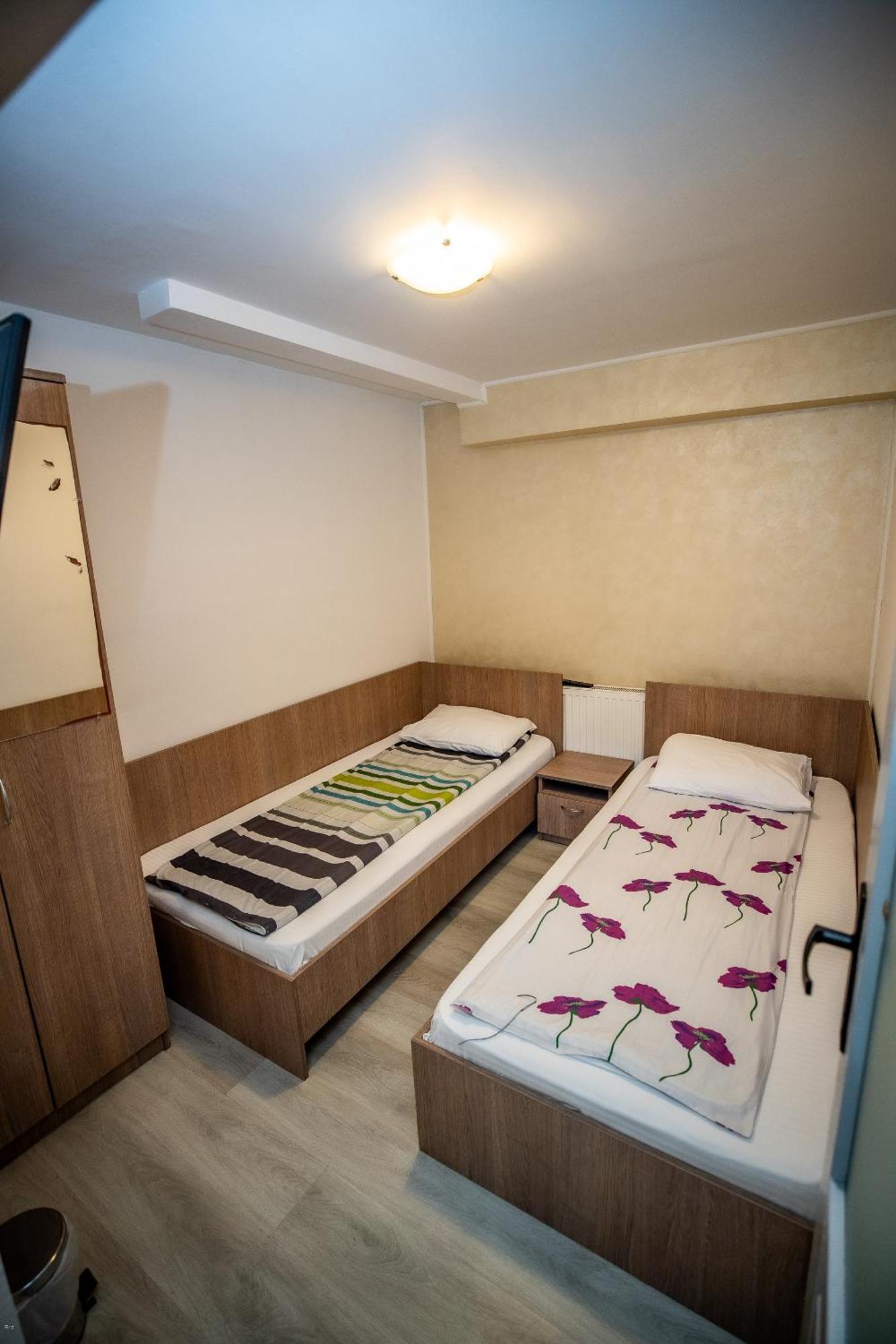 Nelana Vandrarhem Cluj-Napoca Exteriör bild