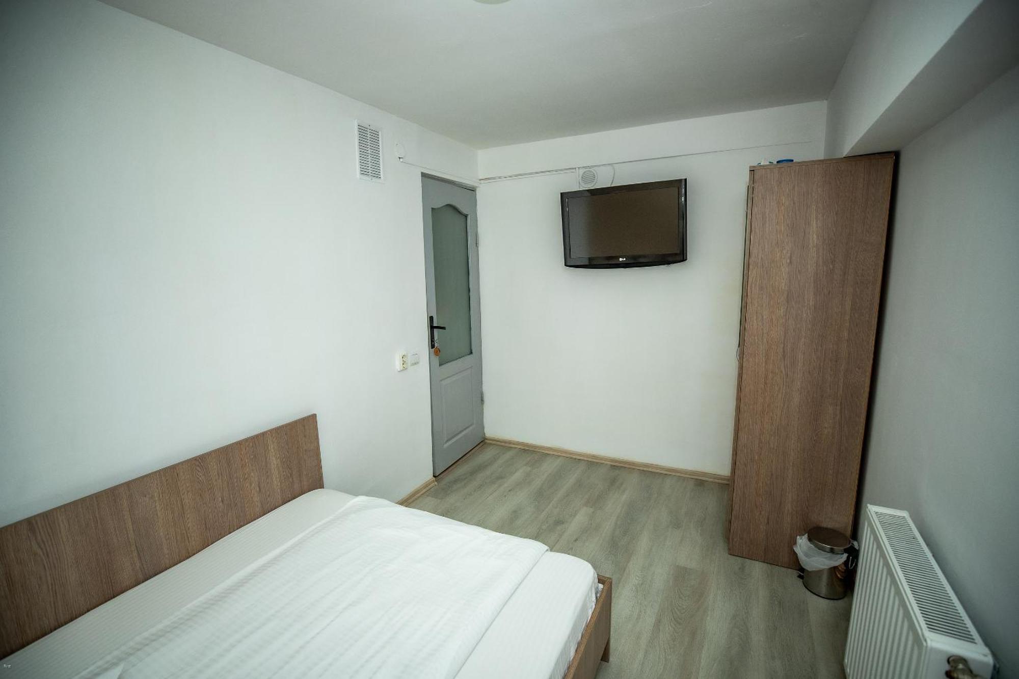 Nelana Vandrarhem Cluj-Napoca Exteriör bild