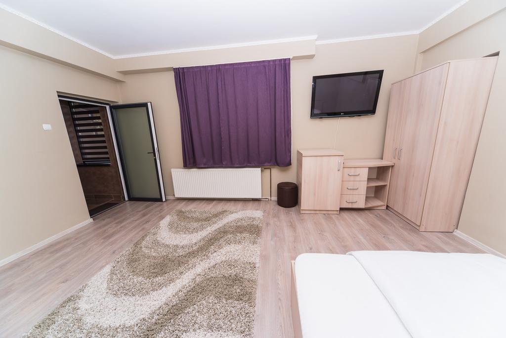Nelana Vandrarhem Cluj-Napoca Exteriör bild