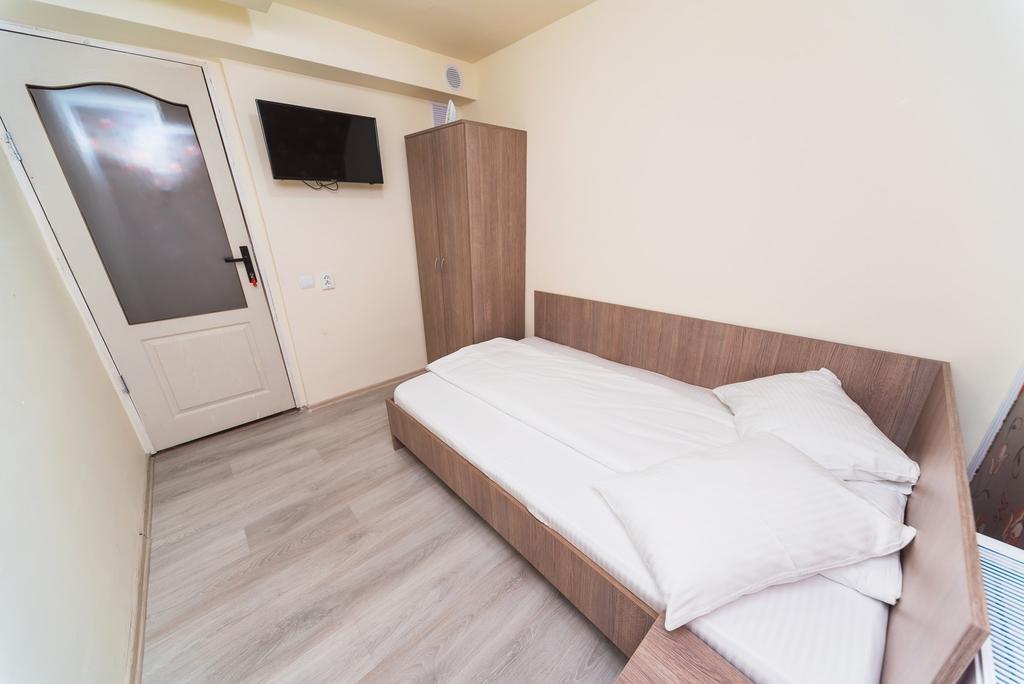 Nelana Vandrarhem Cluj-Napoca Exteriör bild