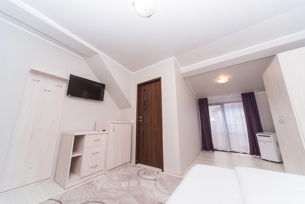 Nelana Vandrarhem Cluj-Napoca Exteriör bild