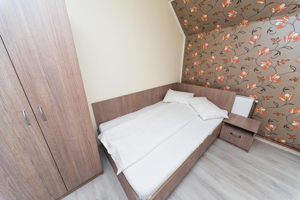 Nelana Vandrarhem Cluj-Napoca Exteriör bild