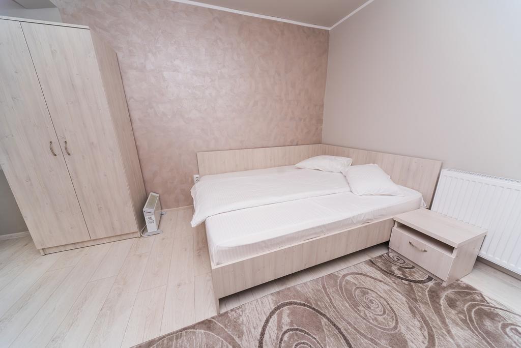 Nelana Vandrarhem Cluj-Napoca Exteriör bild