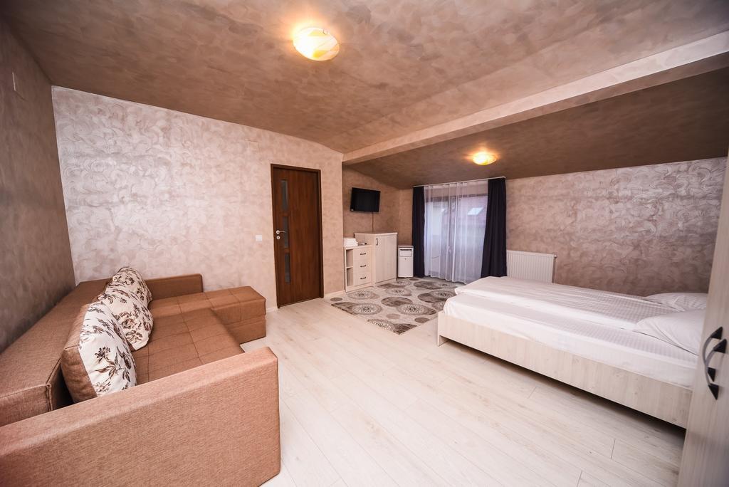 Nelana Vandrarhem Cluj-Napoca Exteriör bild