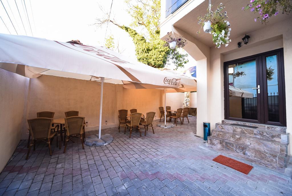 Nelana Vandrarhem Cluj-Napoca Exteriör bild
