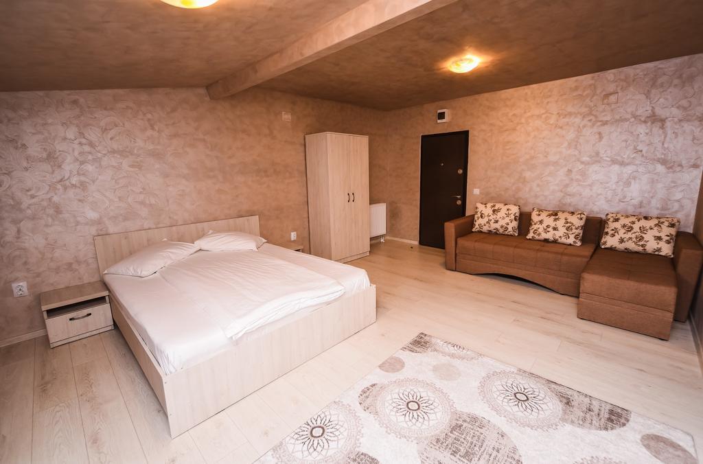 Nelana Vandrarhem Cluj-Napoca Exteriör bild