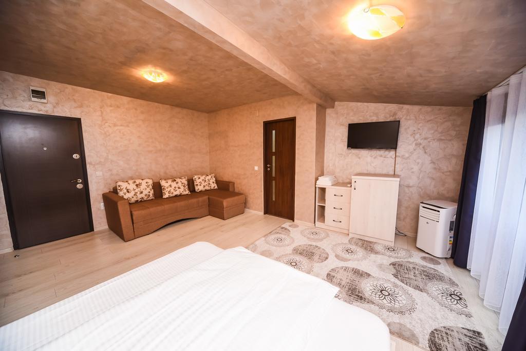 Nelana Vandrarhem Cluj-Napoca Exteriör bild